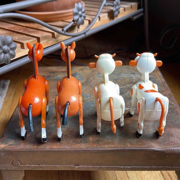 1970 Fisher Price Play Family Figures , Plastic , 2 Cows and 2 Horses - Picture 4 of 9